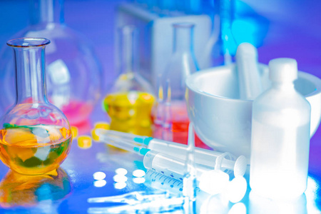 药理学.新药开发.按订单生产药品.疫苗对病原体作用的研究照片