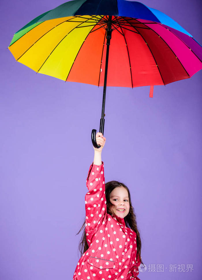 穿雨衣的小女孩.秋季时尚.性格开朗,性格开朗,性格开朗.防雨.彩虹.