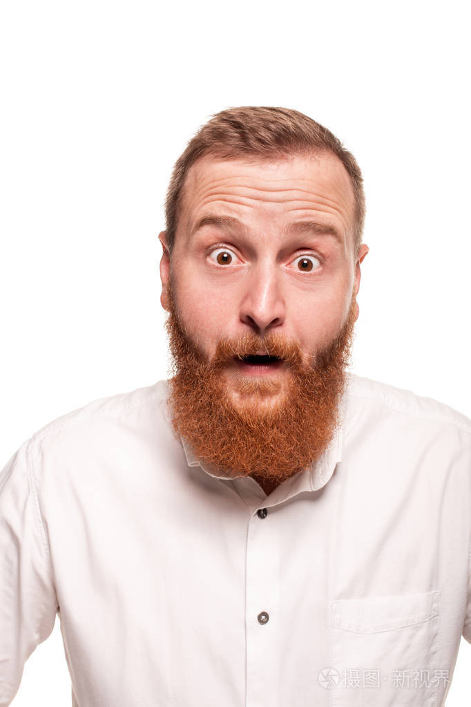 惊呆惊愕的男青年竖着嘴张大着嘴惊讶而激动表示极大的惊讶