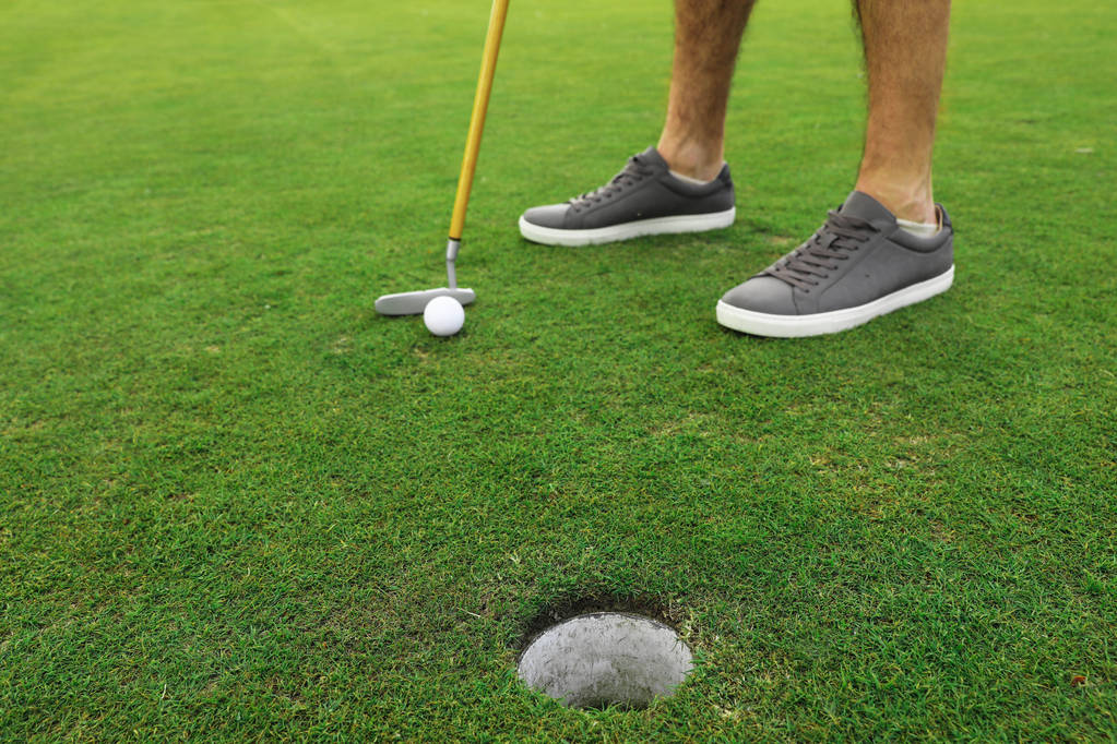 专业团伙夜闯卢浮宫用升降平台破窗而入欧仁妮皇后胸针被迅速盗走