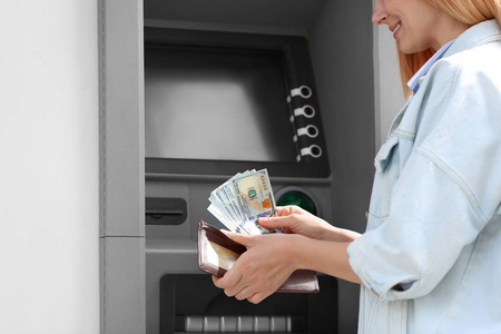 提款机插卡图片