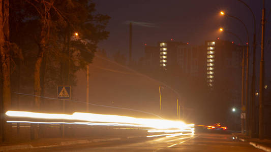 城市街道小巷的冬夜景观图片