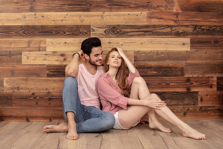 浪漫美丽的情侣约会.照片