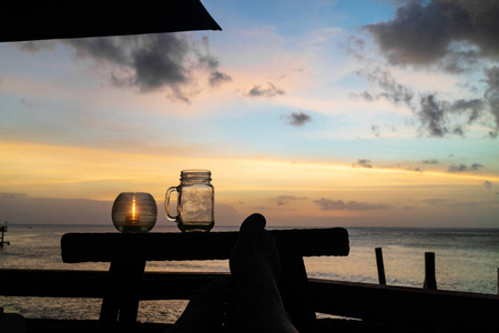 巴厘岛海岸的热带日落图片