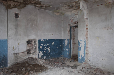 的旧房子图片横贯南非的茅草破屋图片一座废弃的烂房子的破屋顶图片黑