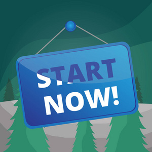 业务概念为不要犹豫立即得到工作或做事情彩色备忘录提醒空白板空白处