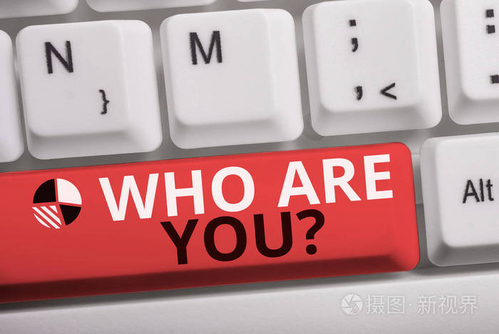 文字写作文本你在问谁商业概念询问某人身份或证明信息白色电脑键盘