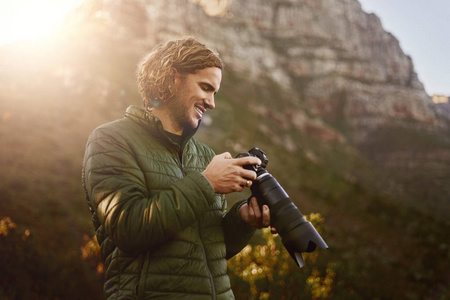 相机野生动物专业野生动物摄影师用数码单反相机拍照照片