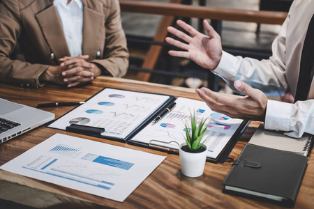 业务团队同事,负责新的创业项目计划照片