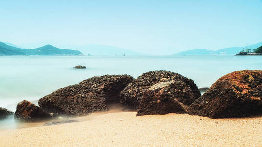 海滩上永恒的波浪图片