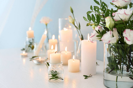 漂亮的蓝色花瓶图片