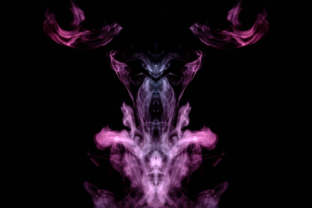 粉色烟雾不同蓝色,红色和粉色的烟雾,以恐怖的形式出现照片
