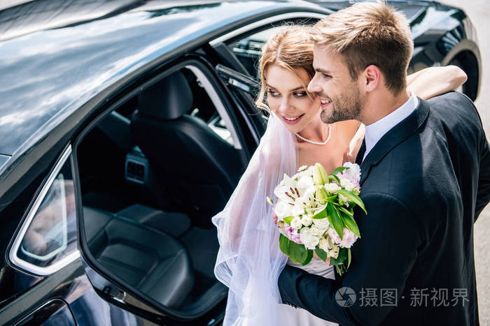 结婚 庆祝 车辆 优雅 在一起 团结 情感 亲密 夫妇 新郎