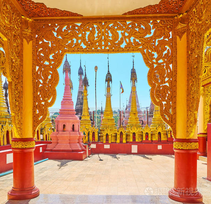 缅甸卡库塔神殿的雕刻门廊