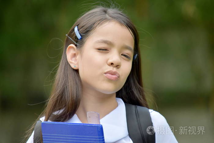 穿着校服迷人的菲律宾女学生