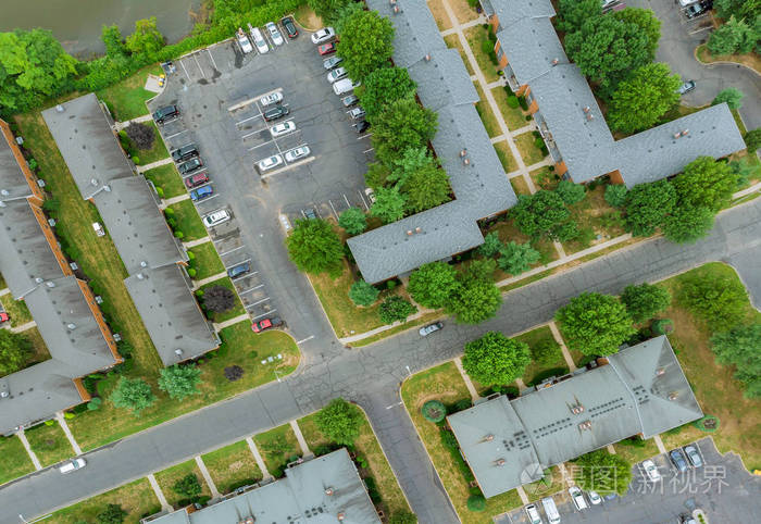 俯视图俯瞰城镇住宅显示有屋顶的家庭住宅