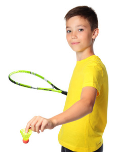在纯白背景上打网球的男孩图片