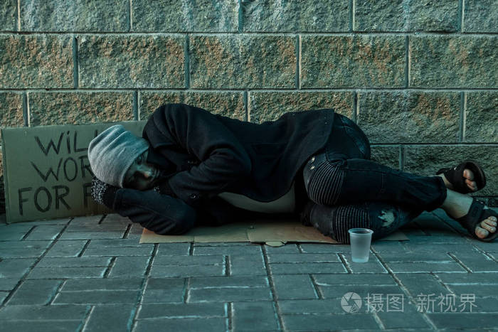 无家可归者的概念,社会问题,瘾君子,贫穷,绝望.
