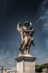 意大利罗马的古代天使雕塑图片