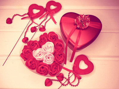 心形玫瑰花蕾情人节爱心礼盒图片
