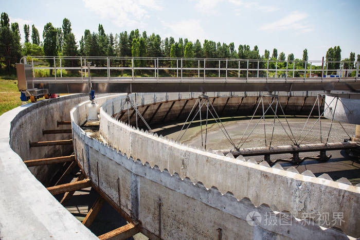现代污水处理厂圆形沉淀池