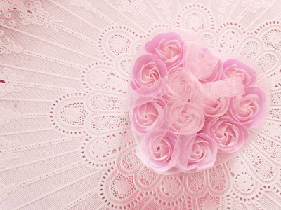 心形玫瑰花蕾情人节爱心礼盒图片