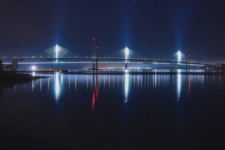 两座跨海大桥的夜景图片