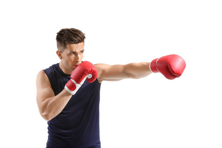 白色背景的运动型男拳击手运动型肌肉男拿着蓝色背景的白毛巾.