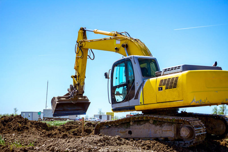 挖掘劳动力挖掘机正在工地上挖掘照片
