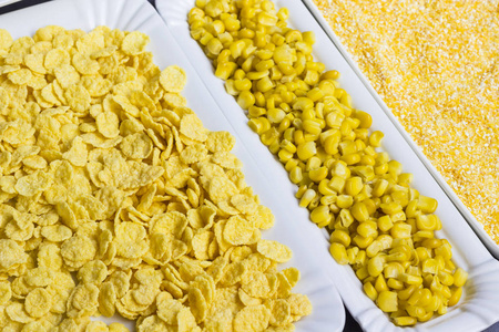 玉米制品由玉米制成的一套产品:煮熟的谷物,谷类食品和玉米粗砂.