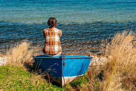 美女坐船动态图图片