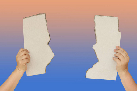 写大字美丽的空撕碎的纸空白为您的文字,隔离,照片,特写,复制空间照片