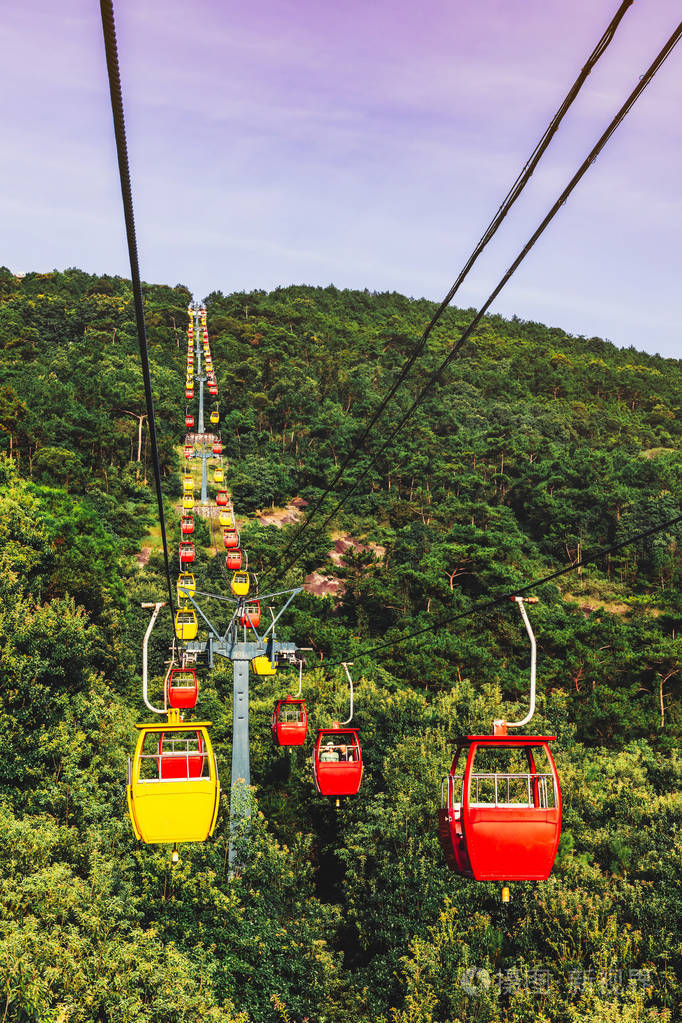 山上的架空缆车