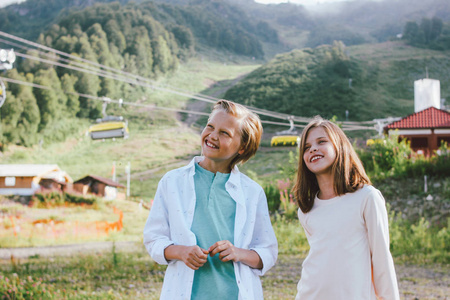 家庭假日出游图片