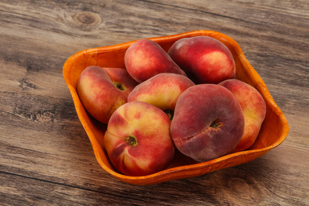 甜甜圈的桃子图片