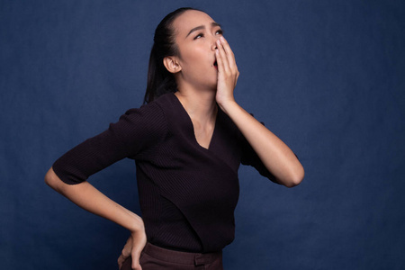 打哈欠亚洲图片