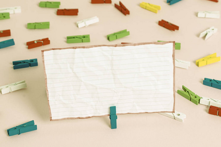 彩色纸条图片-彩色纸条素材-彩色纸条插画-摄图新视界