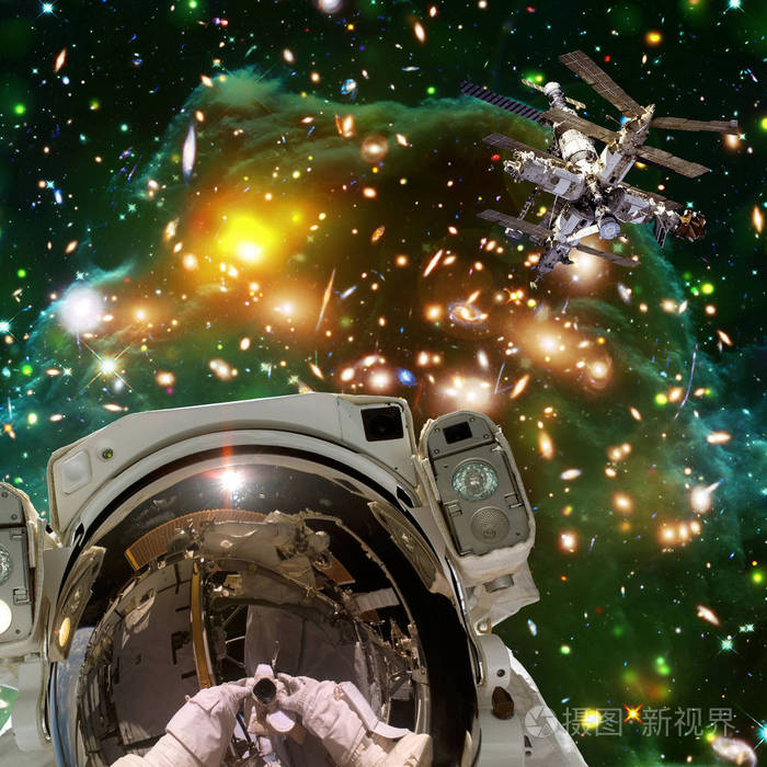 宇航员和空间站。太空美景。埃勒门