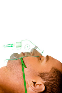 吸氧从面罩吸氧的人照片