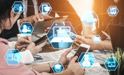 数字化教学学生网络学习与大学理念照片