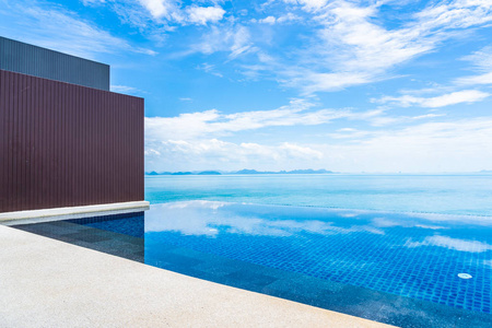 白云大海女生图片