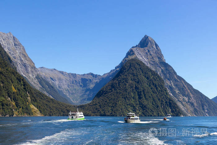 新西兰著名的密尔福德海湾风景