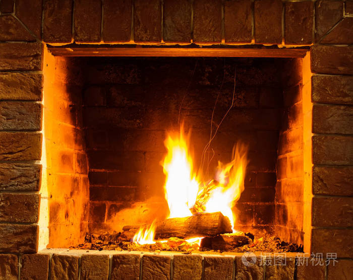 壁炉里烧柴火的特写镜头