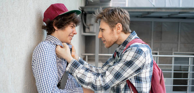 动漫两个男生图片