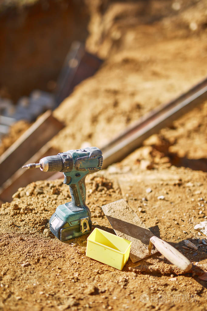 用于在施工现场快速作业的电钻无绳工具