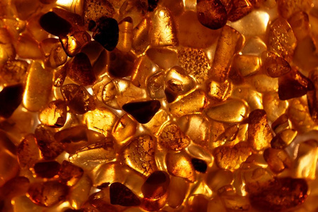 带背光照明的琥珀色颗粒带背光照明的琥珀色颗粒油,水和蓝色颜料颗粒