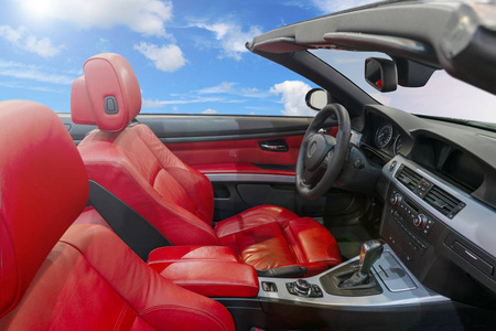 红色真皮座椅的现代汽车内饰图片