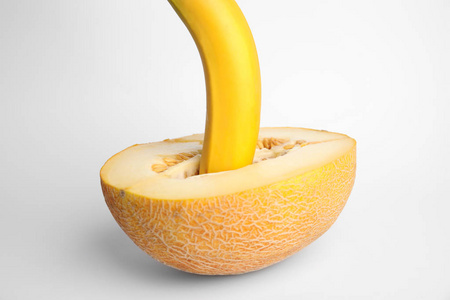 白底鲜香蕉和甜瓜.性观念照片
