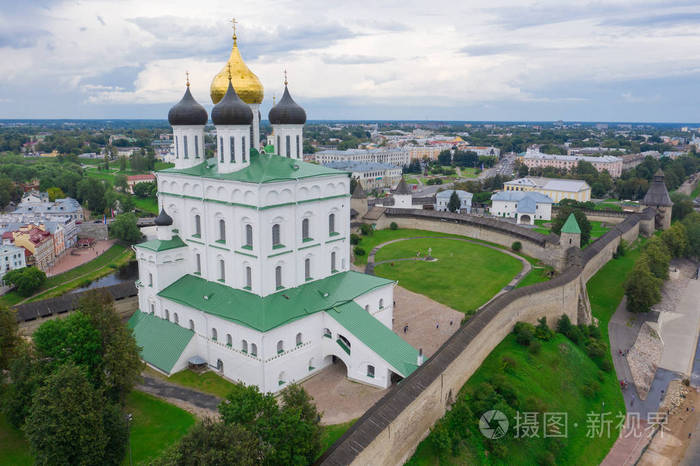 俄罗斯普斯科夫克里姆林宫和三一大教堂空中全景图