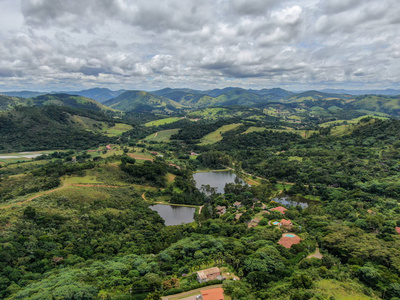 巴西热带山谷豪华别墅鸟瞰图图片